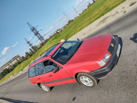 Фольксваген Пассат Вариант 1993 в Днепре (Днепропетровске) на Automoto.ua Красный Фольксваген Пассат Вариант, объемом двигателя 1.8 л и пробегом 340 тыс. км за 2300 $, фото 1 на Automoto.ua