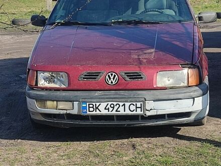 Фольксваген Пассат Вариант 1993 в Дубровице на Automoto.ua Красный Фольксваген Пассат Вариант, объемом двигателя 0 л и пробегом 450 тыс. км за 650 $, фото 1 на Automoto.ua