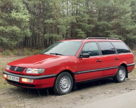 Красный Фольксваген Пассат Вариант, объемом двигателя 1.8 л и пробегом 420 тыс. км за 3350 $, фото 1 на Automoto.ua