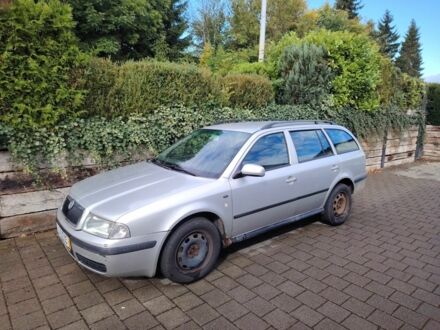 Фольксваген Пассат Вариант 1999 в Ковель на Automoto.ua Красный Фольксваген Пассат Вариант, объемом двигателя 1.9 л и пробегом 312 тыс. км за 2053 $, фото 1 на Automoto.ua