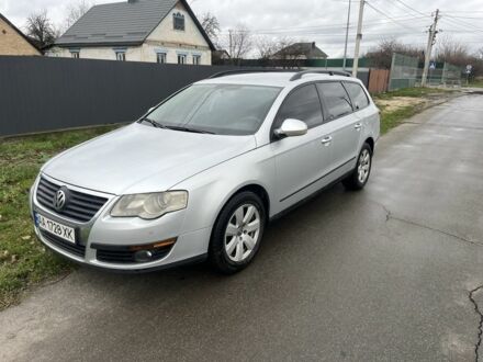 Красный Фольксваген Пассат Вариант, объемом двигателя 0 л и пробегом 400 тыс. км за 4400 $, фото 1 на Automoto.ua