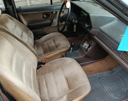 Сірий Фольксваген Пассат Варіант, об'ємом двигуна 2 л та пробігом 544 тис. км за 850 $, фото 4 на Automoto.ua