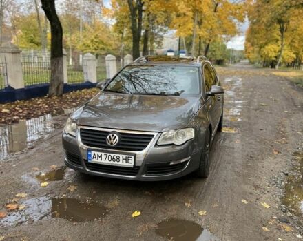 Серый Фольксваген Пассат Вариант, объемом двигателя 2 л и пробегом 200 тыс. км за 4999 $, фото 1 на Automoto.ua