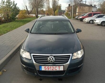 Серый Фольксваген Пассат Вариант, объемом двигателя 2 л и пробегом 300 тыс. км за 2500 $, фото 1 на Automoto.ua