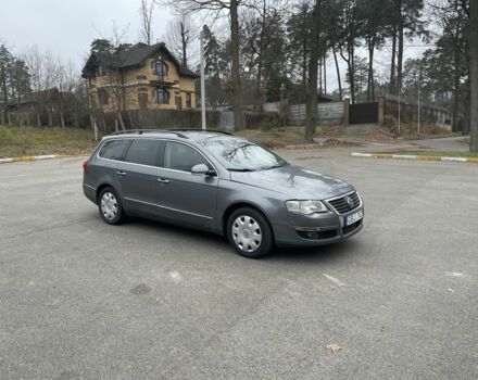 Серый Фольксваген Пассат Вариант, объемом двигателя 2 л и пробегом 200 тыс. км за 1800 $, фото 1 на Automoto.ua