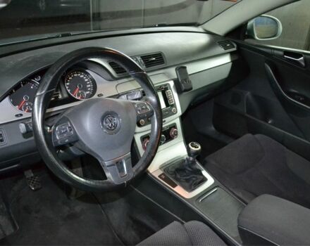 Серый Фольксваген Пассат Вариант, объемом двигателя 2 л и пробегом 326 тыс. км за 3947 $, фото 7 на Automoto.ua