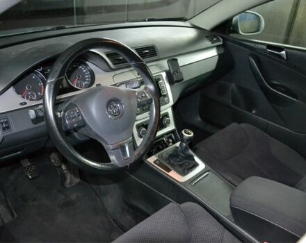 Серый Фольксваген Пассат Вариант, объемом двигателя 2 л и пробегом 326 тыс. км за 3947 $, фото 8 на Automoto.ua