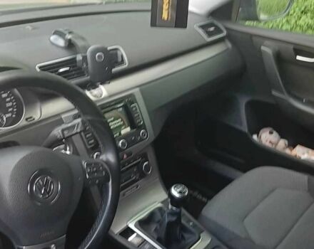 Серый Фольксваген Пассат Вариант, объемом двигателя 1.6 л и пробегом 240 тыс. км за 9800 $, фото 2 на Automoto.ua