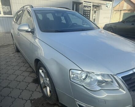 Серый Фольксваген Пассат Вариант, объемом двигателя 1.6 л и пробегом 300 тыс. км за 2999 $, фото 1 на Automoto.ua