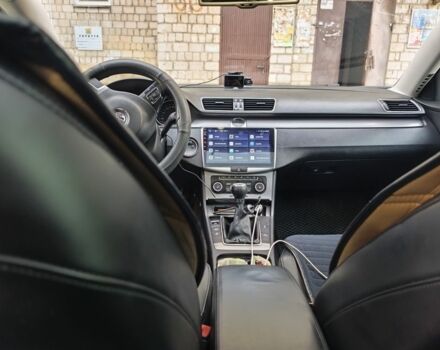 Сірий Фольксваген Пассат Варіант, об'ємом двигуна 2 л та пробігом 210 тис. км за 10500 $, фото 2 на Automoto.ua