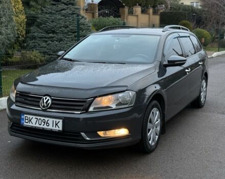 Серый Фольксваген Пассат Вариант, объемом двигателя 1.6 л и пробегом 300 тыс. км за 10200 $, фото 1 на Automoto.ua