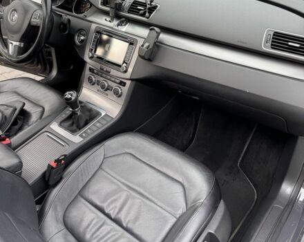 Сірий Фольксваген Пассат Варіант, об'ємом двигуна 2 л та пробігом 229 тис. км за 296 $, фото 9 на Automoto.ua