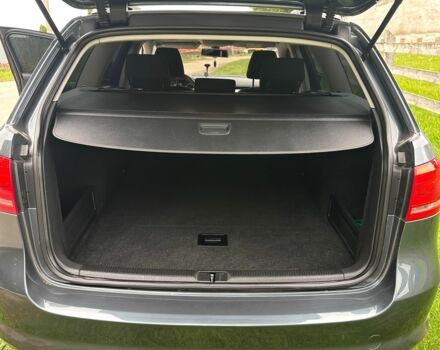 Серый Фольксваген Пассат Вариант, объемом двигателя 1.6 л и пробегом 235 тыс. км за 9000 $, фото 10 на Automoto.ua