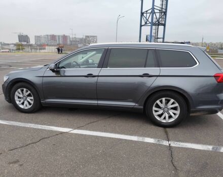 Серый Фольксваген Пассат Вариант, объемом двигателя 1.6 л и пробегом 211 тыс. км за 12500 $, фото 1 на Automoto.ua