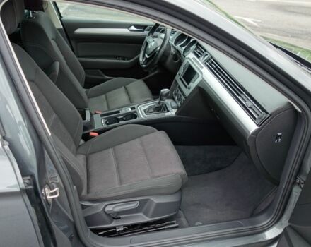 Сірий Фольксваген Пассат Варіант, об'ємом двигуна 1.6 л та пробігом 300 тис. км за 12500 $, фото 3 на Automoto.ua