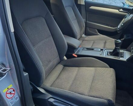 Серый Фольксваген Пассат Вариант, объемом двигателя 1.6 л и пробегом 249 тыс. км за 13499 $, фото 18 на Automoto.ua