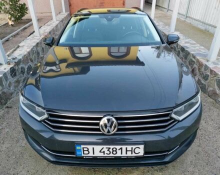 Серый Фольксваген Пассат Вариант, объемом двигателя 1.6 л и пробегом 243 тыс. км за 15600 $, фото 1 на Automoto.ua