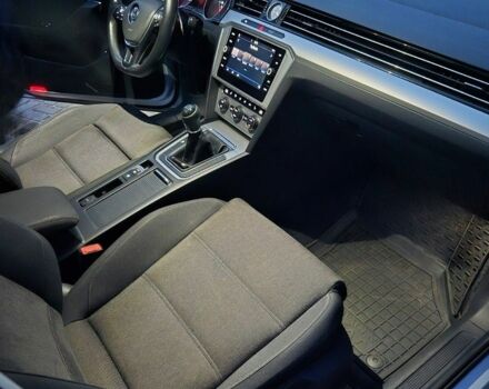 Серый Фольксваген Пассат Вариант, объемом двигателя 1.6 л и пробегом 249 тыс. км за 13499 $, фото 17 на Automoto.ua