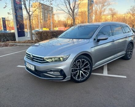 Серый Фольксваген Пассат Вариант, объемом двигателя 2 л и пробегом 200 тыс. км за 20651 $, фото 1 на Automoto.ua