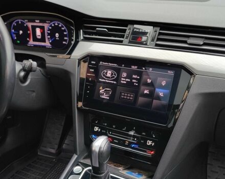 Сірий Фольксваген Пассат Варіант, об'ємом двигуна 2 л та пробігом 215 тис. км за 20500 $, фото 5 на Automoto.ua