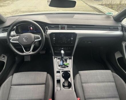 Сірий Фольксваген Пассат Варіант, об'ємом двигуна 2 л та пробігом 205 тис. км за 22499 $, фото 4 на Automoto.ua