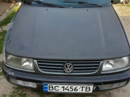 Фольксваген Пассат Варіант 1995 у Буске на Automoto.ua Сірий Фольксваген Пассат Варіант, об'ємом двигуна 1.8 л та пробігом 321 тис. км за 2300 $, фото 1 на Automoto.ua