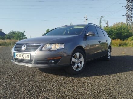 Серый Фольксваген Пассат Вариант, объемом двигателя 1.6 л и пробегом 245 тыс. км за 4800 $, фото 1 на Automoto.ua