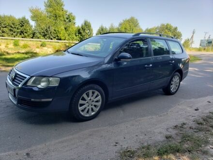 Серый Фольксваген Пассат Вариант, объемом двигателя 1.6 л и пробегом 240 тыс. км за 5900 $, фото 1 на Automoto.ua