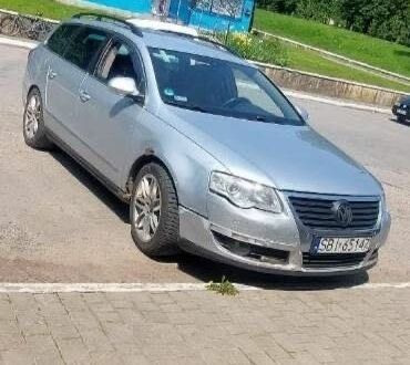 Сірий Фольксваген Пассат Варіант, об'ємом двигуна 2 л та пробігом 300 тис. км за 1999 $, фото 1 на Automoto.ua