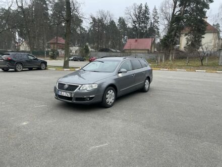 Серый Фольксваген Пассат Вариант, объемом двигателя 2 л и пробегом 200 тыс. км за 1800 $, фото 1 на Automoto.ua