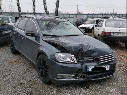 Серый Фольксваген Пассат Вариант, объемом двигателя 2 л и пробегом 262 тыс. км за 4200 $, фото 1 на Automoto.ua