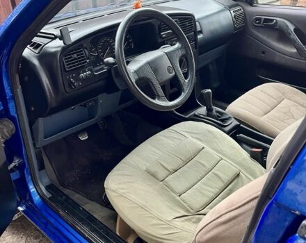 Синий Фольксваген Пассат Вариант, объемом двигателя 2 л и пробегом 247 тыс. км за 1750 $, фото 5 на Automoto.ua