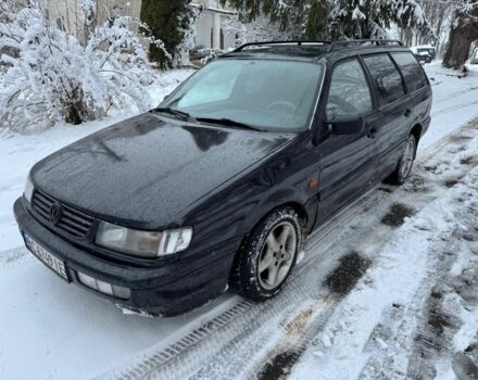 Синий Фольксваген Пассат Вариант, объемом двигателя 1.8 л и пробегом 300 тыс. км за 1499 $, фото 1 на Automoto.ua