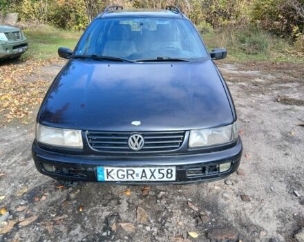 Синий Фольксваген Пассат Вариант, объемом двигателя 1.6 л и пробегом 345 тыс. км за 1081 $, фото 3 на Automoto.ua