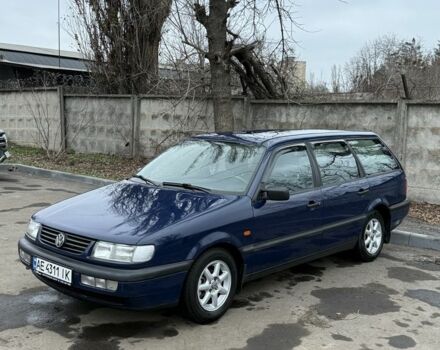 Синий Фольксваген Пассат Вариант, объемом двигателя 1.8 л и пробегом 250 тыс. км за 2499 $, фото 1 на Automoto.ua