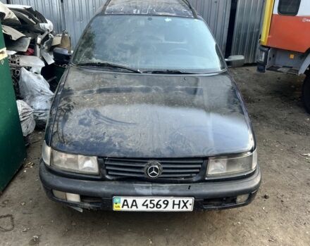 Синий Фольксваген Пассат Вариант, объемом двигателя 1.8 л и пробегом 300 тыс. км за 900 $, фото 1 на Automoto.ua