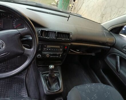 Синий Фольксваген Пассат Вариант, объемом двигателя 1.6 л и пробегом 380 тыс. км за 1700 $, фото 12 на Automoto.ua