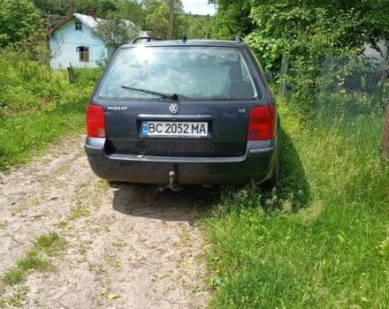 Синий Фольксваген Пассат Вариант, объемом двигателя 1.8 л и пробегом 341 тыс. км за 2750 $, фото 2 на Automoto.ua