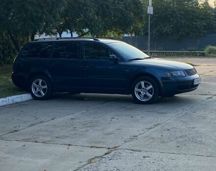 Синий Фольксваген Пассат Вариант, объемом двигателя 1.6 л и пробегом 330 тыс. км за 3500 $, фото 1 на Automoto.ua