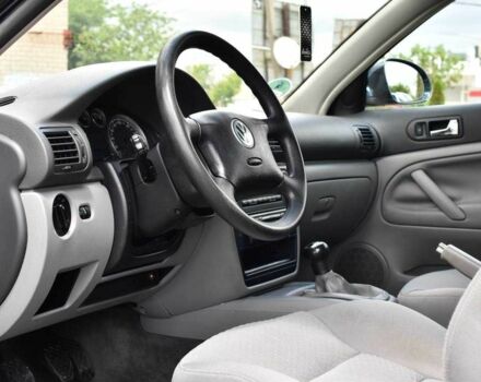 Синий Фольксваген Пассат Вариант, объемом двигателя 1.6 л и пробегом 240 тыс. км за 5850 $, фото 6 на Automoto.ua