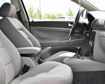 Синий Фольксваген Пассат Вариант, объемом двигателя 1.6 л и пробегом 240 тыс. км за 5850 $, фото 9 на Automoto.ua