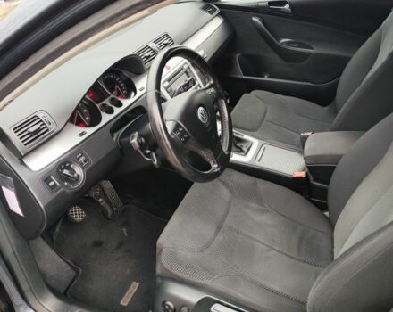 Синий Фольксваген Пассат Вариант, объемом двигателя 2 л и пробегом 239 тыс. км за 2750 $, фото 7 на Automoto.ua