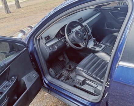 Фольксваген Пассат Варіант 2010 у Сумах на Automoto.ua Синій Фольксваген Пассат Варіант, об'ємом двигуна 2 л та пробігом 275 тис. км за 7950 $, фото 4 на Automoto.ua