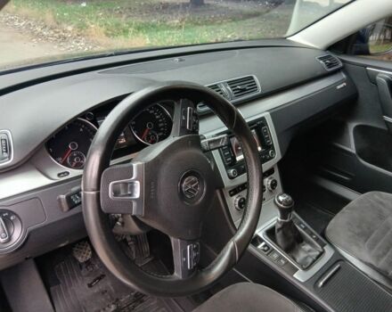 Синий Фольксваген Пассат Вариант, объемом двигателя 1.6 л и пробегом 220 тыс. км за 8200 $, фото 3 на Automoto.ua