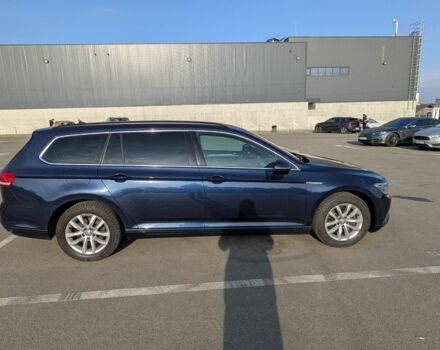 Синий Фольксваген Пассат Вариант, объемом двигателя 2 л и пробегом 295 тыс. км за 15999 $, фото 2 на Automoto.ua