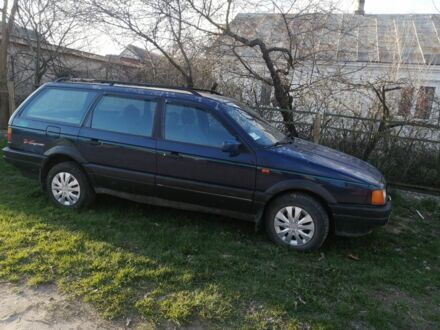 Фольксваген Пассат Варіант 1992 у Дубно на Automoto.ua Синій Фольксваген Пассат Варіант, об'ємом двигуна 2 л та пробігом 350 тис. км за 1100 $, фото 1 на Automoto.ua