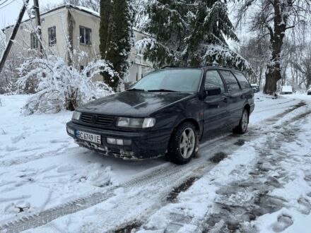 Синий Фольксваген Пассат Вариант, объемом двигателя 1.8 л и пробегом 300 тыс. км за 1499 $, фото 1 на Automoto.ua