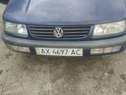 Синий Фольксваген Пассат Вариант, объемом двигателя 2 л и пробегом 300 тыс. км за 1200 $, фото 1 на Automoto.ua