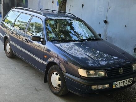 Синий Фольксваген Пассат Вариант, объемом двигателя 1.8 л и пробегом 400 тыс. км за 1700 $, фото 1 на Automoto.ua