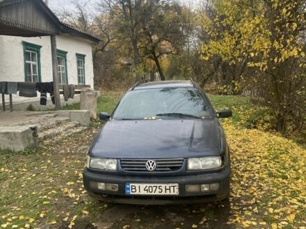 Фольксваген Пассат Вариант 1995 в Кременчуге на Automoto.ua Синий Фольксваген Пассат Вариант, объемом двигателя 1.9 л и пробегом 320 тыс. км за 2200 $, фото 1 на Automoto.ua